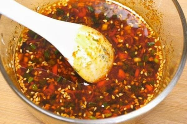 一款好的蘸料汁，能够提升饺子的口感和风味，让人回味无穷