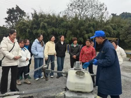 白果乡：培训农用无人机女飞手 巾帼力量助力乡村振兴