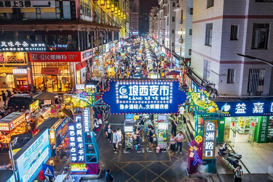 青秀区：守护城市“烟火气” 文明点亮“夜经济”