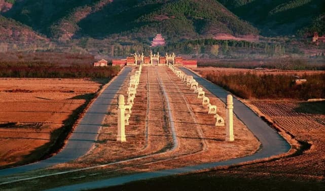 “东陵大盗”孙殿英，洗劫大量珍宝，为什么能逃过处罚