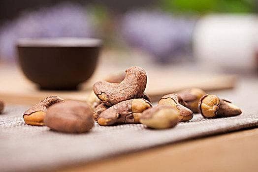 爱吃腰果的人可知道腰果的功效？医生：常吃腰果，收获这3个益处