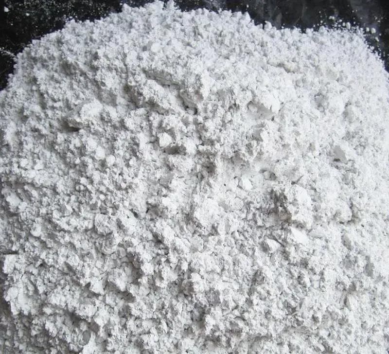 种地撒点“生石灰”用处大，农户经常错误使用，帮倒忙，太可惜！