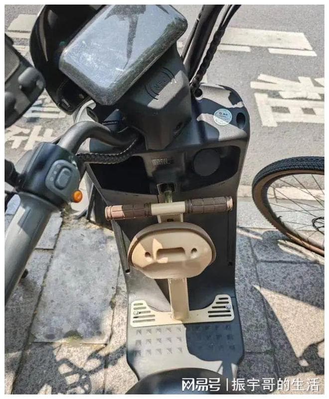 西湖边共享电瓶车火了！这股风能刮回杭州核心城区吗