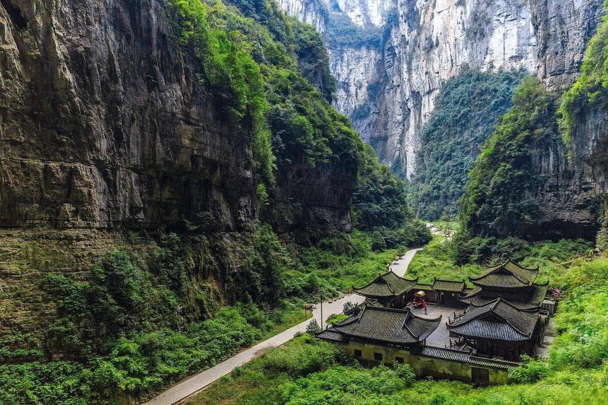 重庆必游奇观：武隆天生三桥，解锁《变形金刚4》取景地的自然魅力
