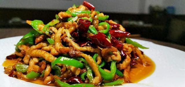青椒肉丝，有人先炒肉，有人先炒青椒！厨师长：教您正确做法
