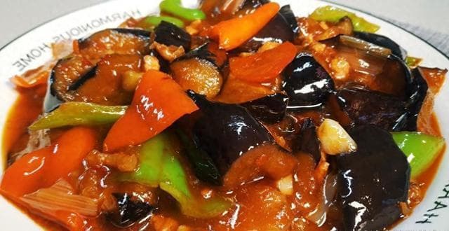 省油又入味！炒茄子的小妙招，鲜香美味让你欲罢不能