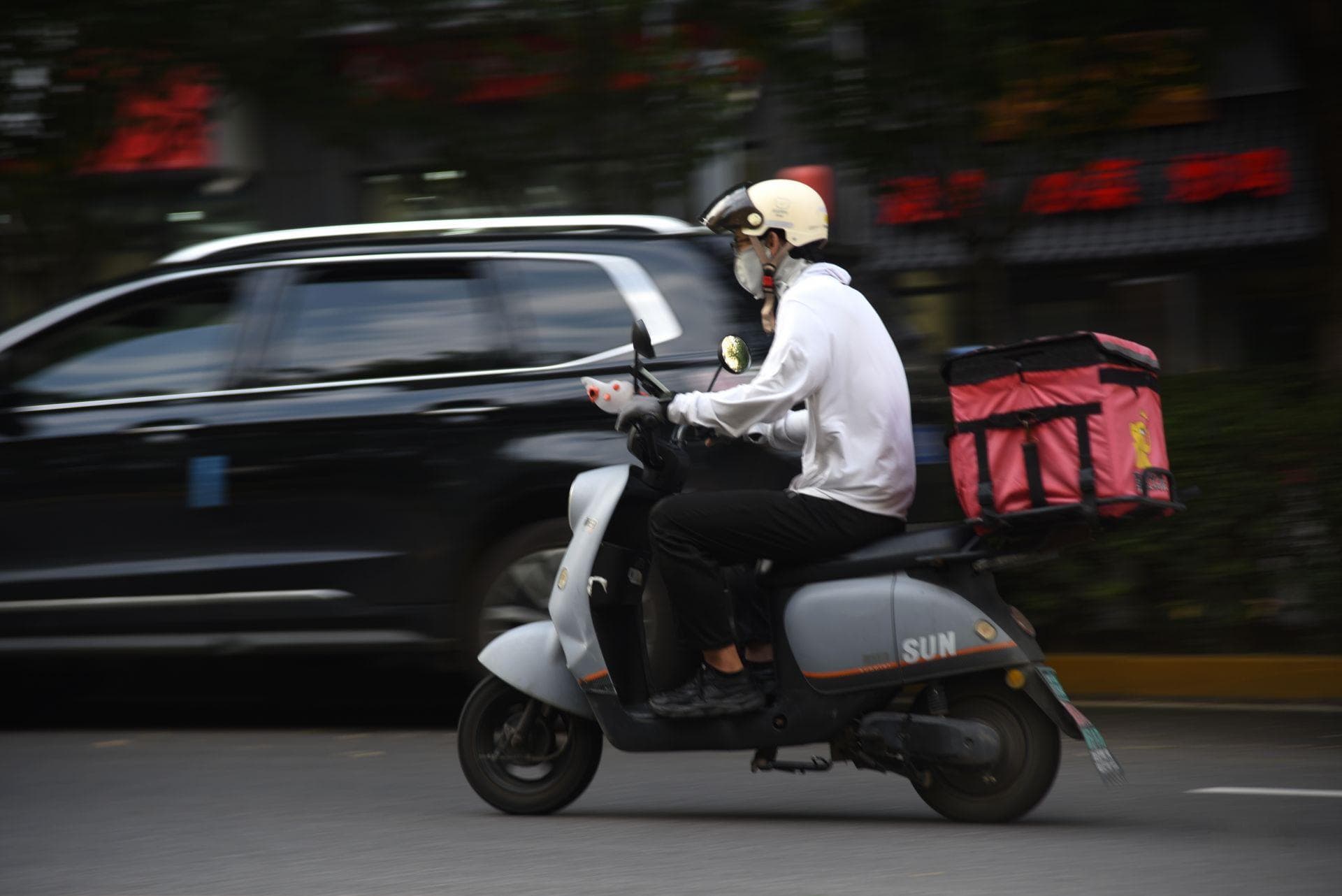 电动自行车“狂飙” 怎么刹住