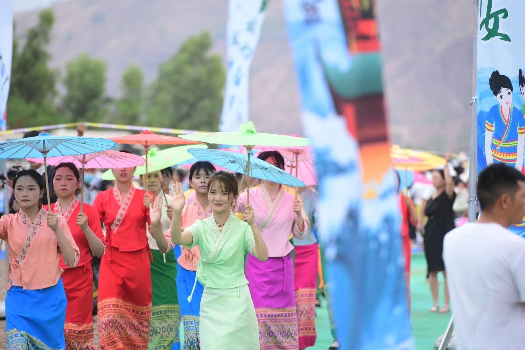 会理傣乡泼水节吸引上万游客