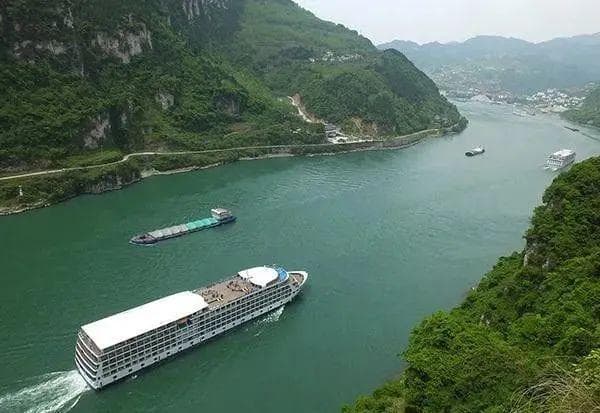 比渤海还要深的长江，它的最深点究竟在哪里？