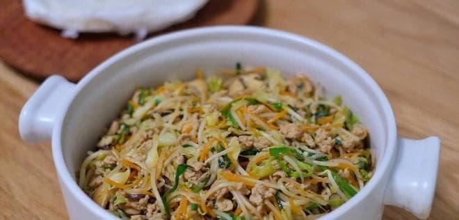 美味香菇杂蔬颗粒面的做法（健康素食的佳选，鲜香可口的面条）