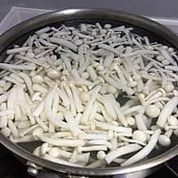 酥炸白玉菇：金黄酥脆的美味佳肴