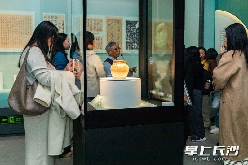 长沙瓷器上绽放"诗的唐朝" "我有方寸心——唐长沙窑瓷器诗文特展"免费开放