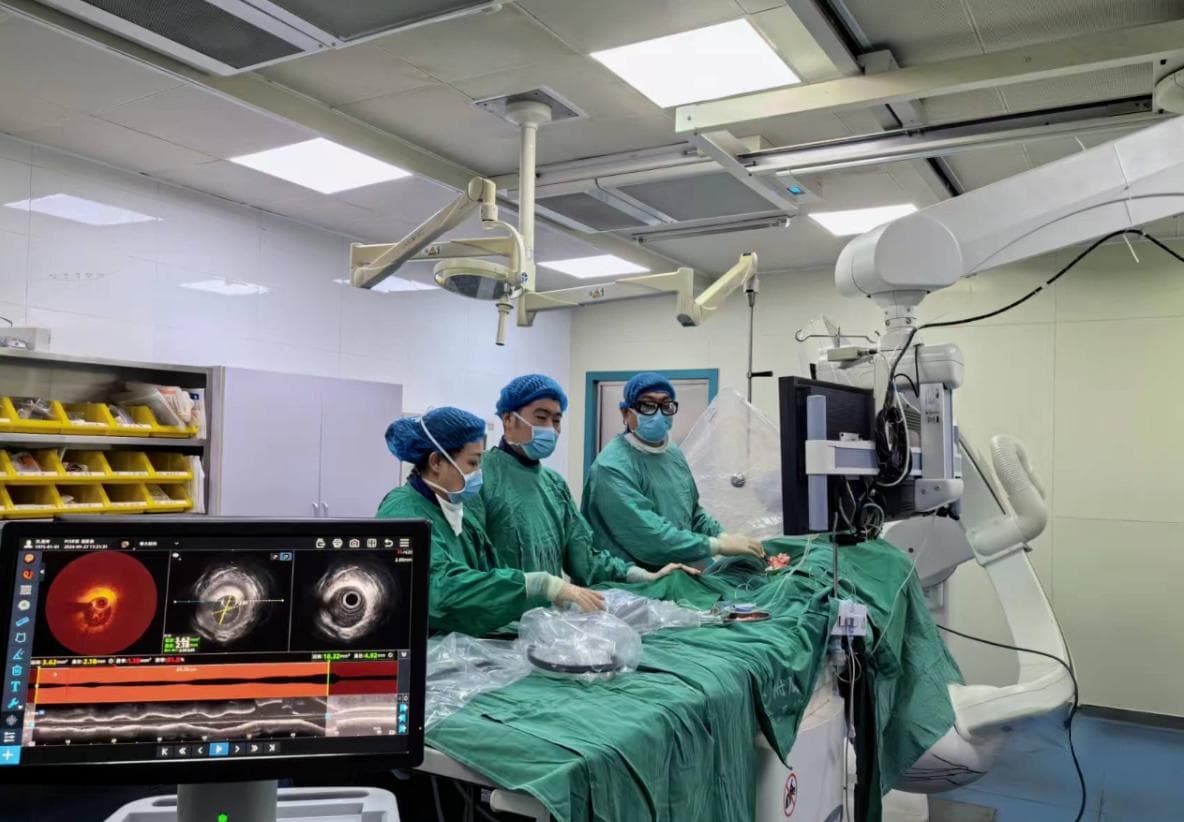 胶东半岛首例！IVUS-OCT一体化成像技术在青成功应用，开启冠脉介入手术新时代