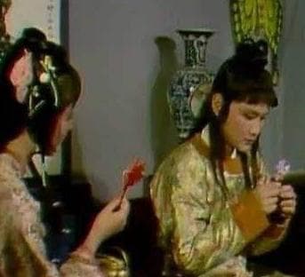 红楼梦王夫人到底是个什么样的人？应该怎么评价她