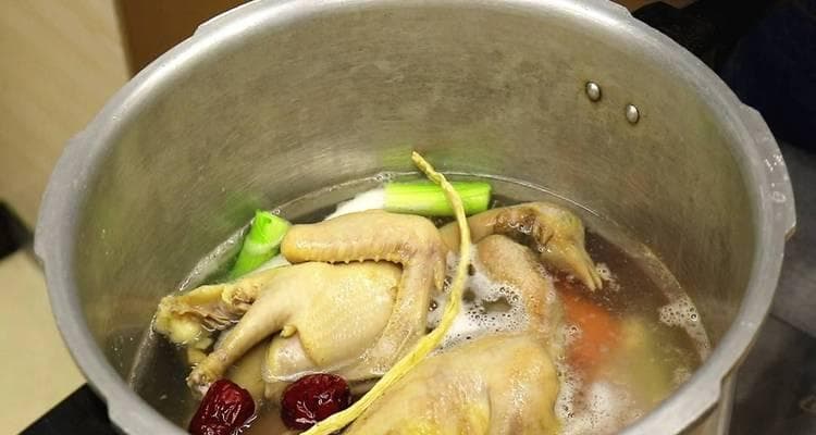 炖鸽子汤的最佳配料窍门：提升鲜美的炖鸽子汤品质的关键