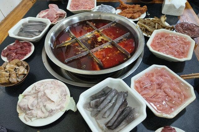 重庆火锅的特点是什么？重庆火锅的种类及特点介绍