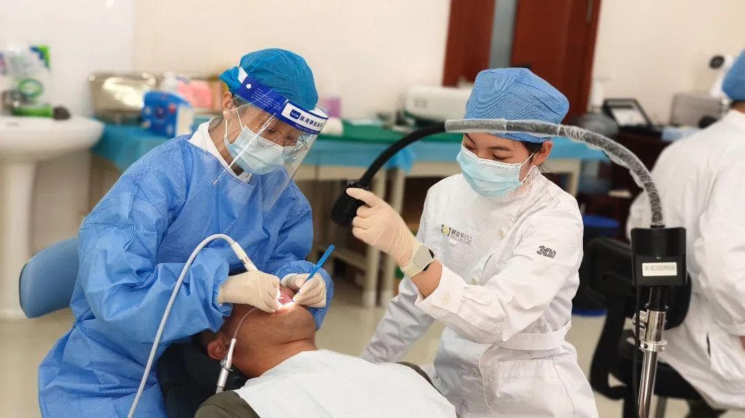 “流动的口腔诊所”情暖边防