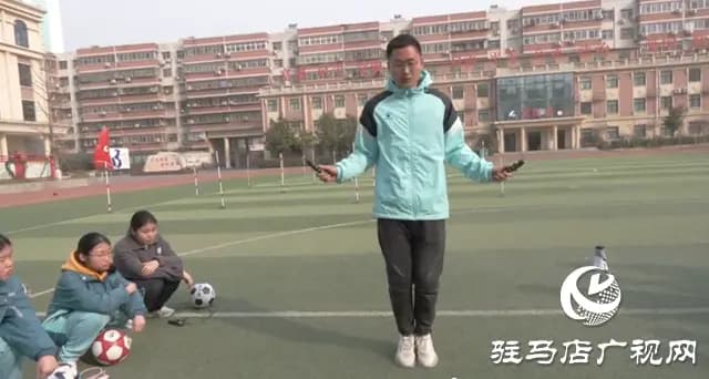 科学跳绳助力健康成长 体育教师详解正确跳绳方法