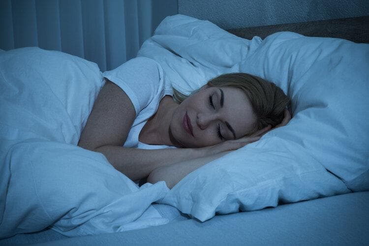 反复做梦，体内有疾？提醒：睡眠出现3种情况，可能是身体在呼救