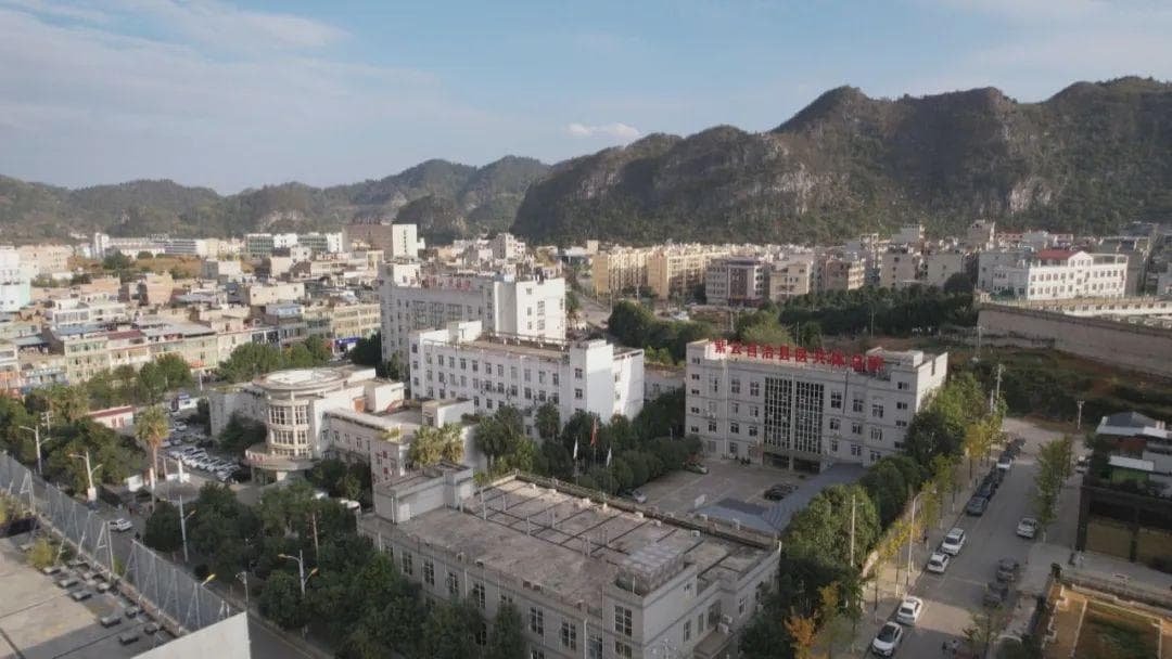 紫云县人民医院：“挂号管三天”等措施 获得群众竖“大拇指”