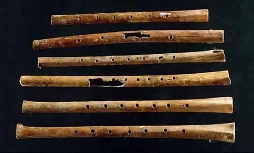 笛子的历史沿革：从9000年前的骨笛到现代排笛