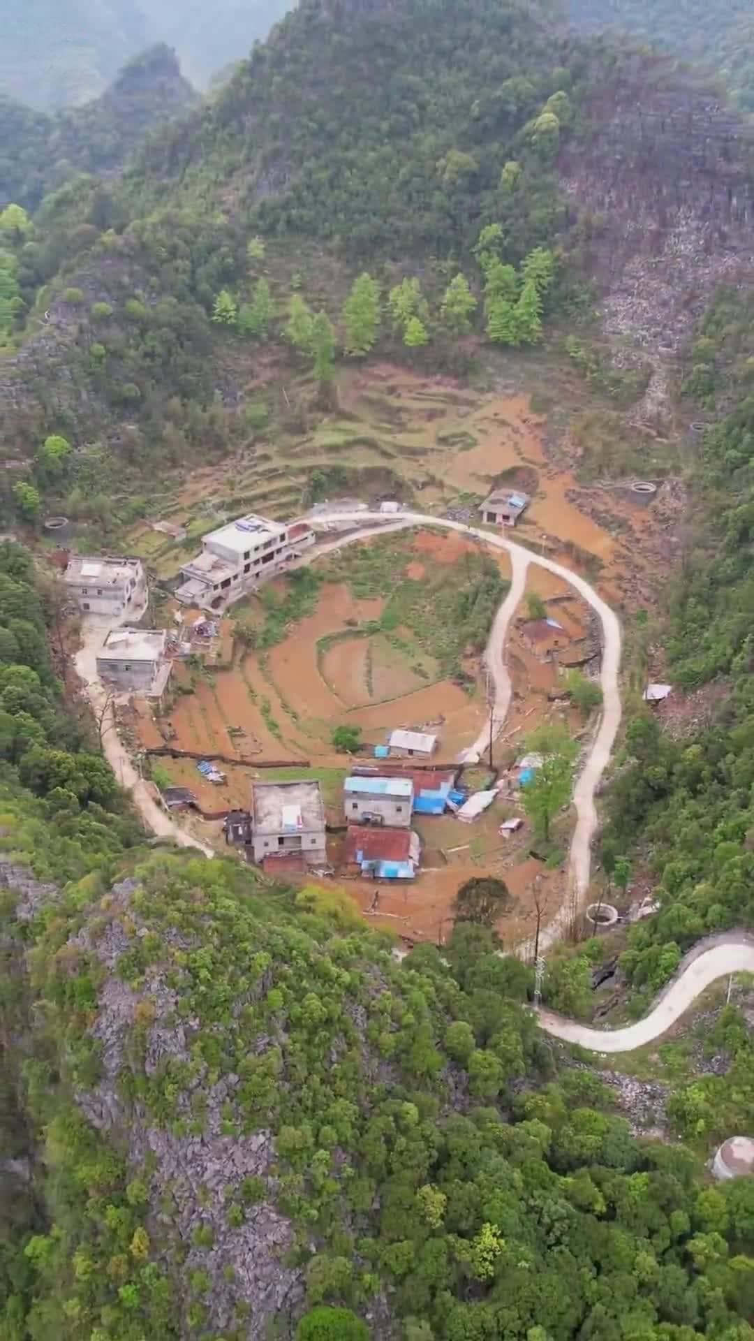 都安瑶山悬崖上的“天眼村”：一路向幸福