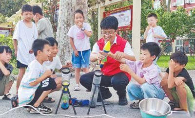 人民日报关注河南周口：用“魔法”点亮孩子们的科学梦想