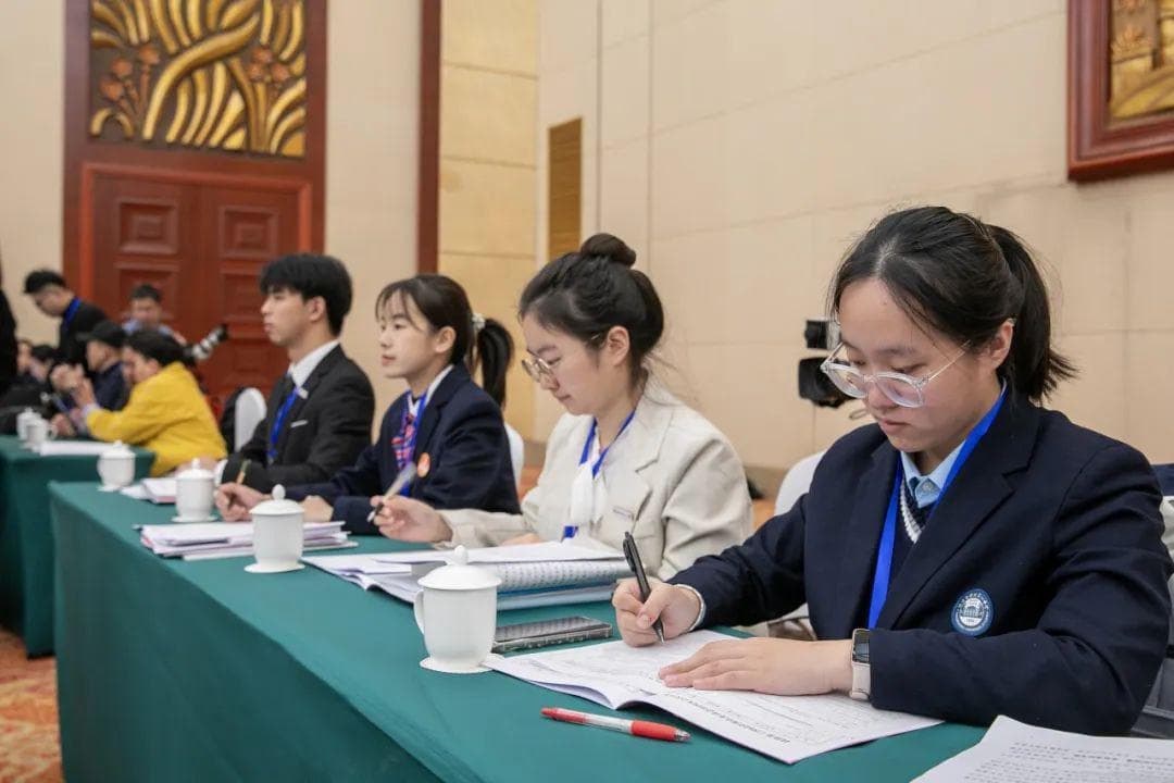 4名“00后”，带着“提案”上两会