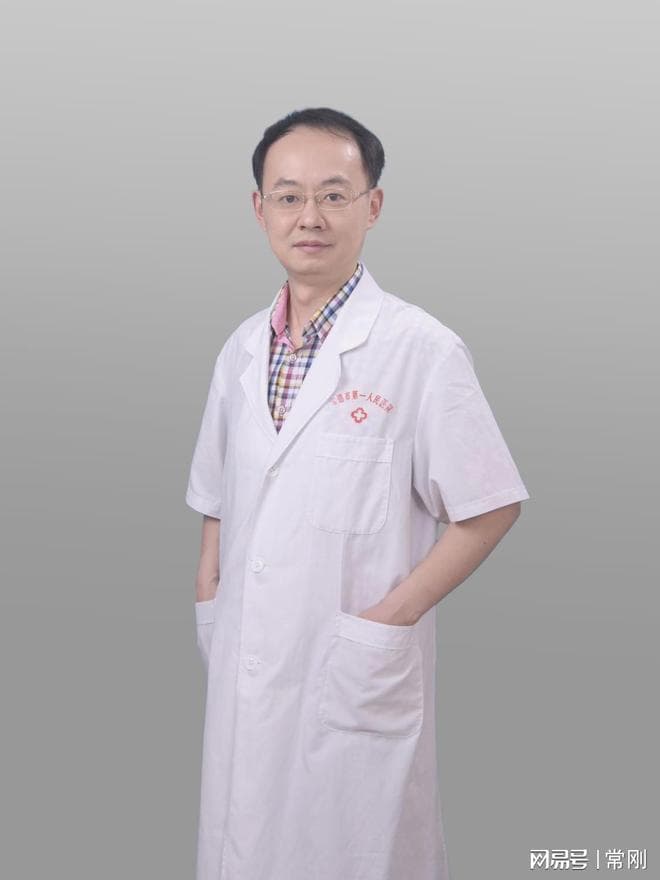 上睑下垂的定义、成因与改善方法详解