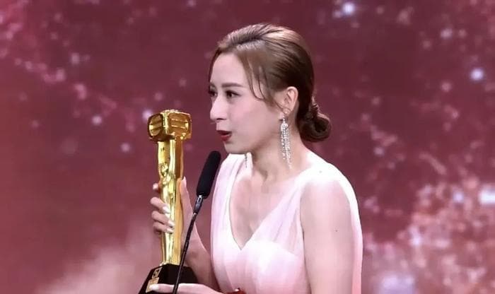 龚嘉欣首封视后，张振朗成双料帝，〈反黑英雄〉成TVB颁奖礼最大赢家