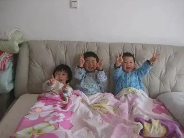 奇怪又令人心酸的"老二定律"：多子女家庭中，她是被忽视的那个