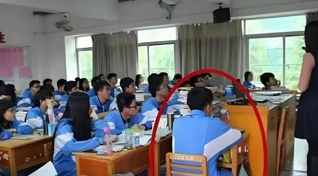有一种私心叫做班主任“调座位”，看似公平，实则满是套路