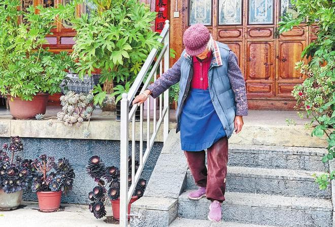 丽江古城区实施适老化改造—— 让困难老人舒心居家