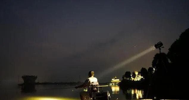 夏季夜钓技巧与最佳时间（夜间垂钓的窍门和追求丰收的时刻）
