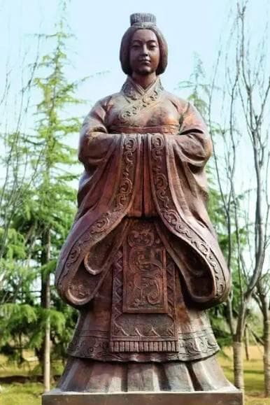 秦宣太后芈八子：中国历史上首位干政的后宫女性