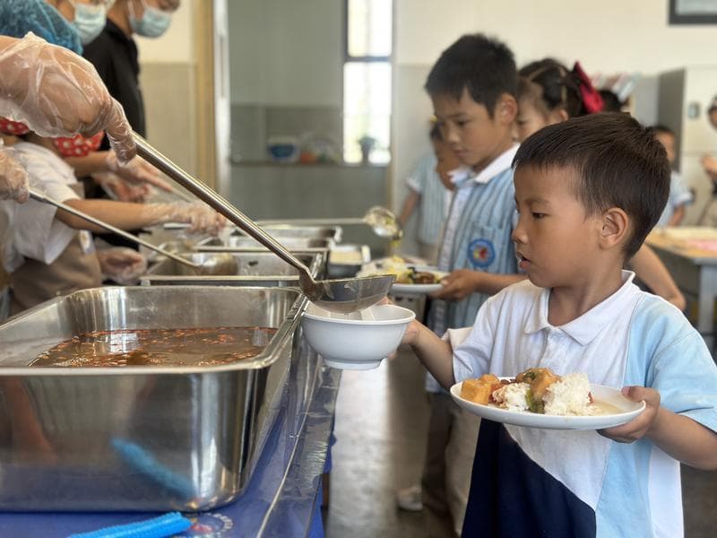 营养餐、明厨亮灶……学校多措并举护航青少年膳食健康