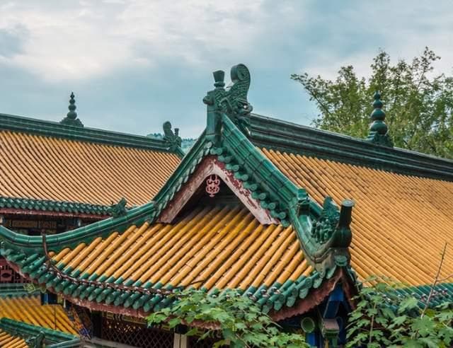 古人用什么材料来建造古建筑？