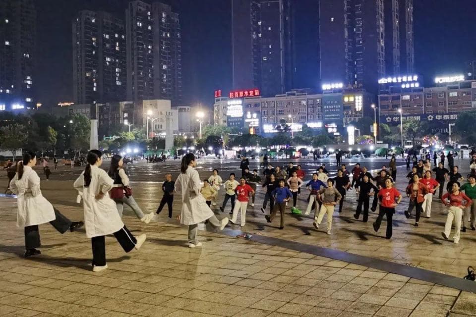 久坐不动，下肢肿胀？预防深静脉血栓，让我们“动”起来！