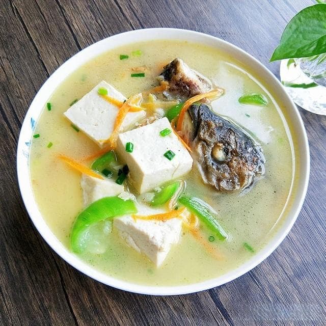 在家轻松制作鱼头豆腐汤的步骤