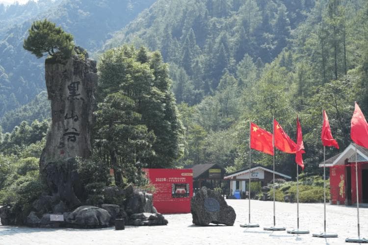 小城故事多｜详细攻略辅助、青年志愿者服务……万盛国庆假期盛情无限