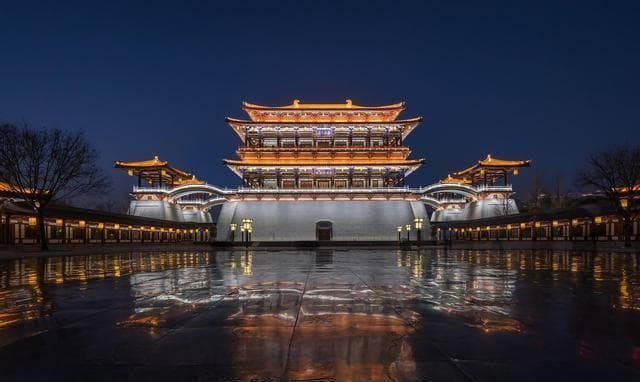 详解唐朝皇帝和后妃居住的宫殿，规模宏大，充分展现大唐盛世景象