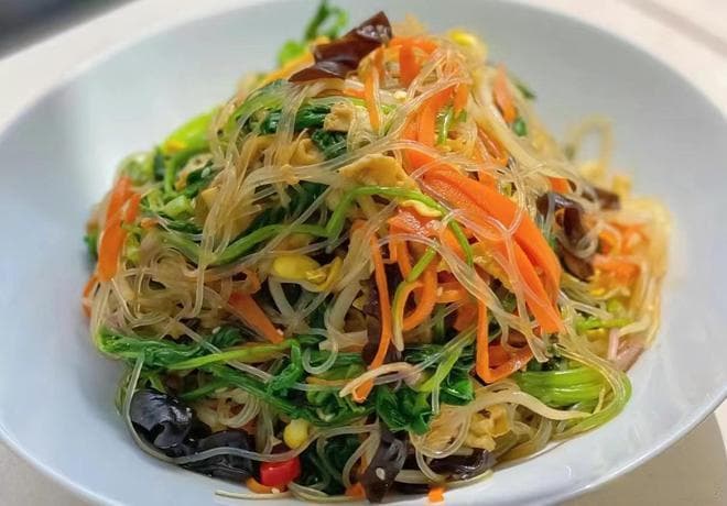 这8种绿叶蔬菜，钙含量比牛奶高，已大量上市，建议中老年要多吃