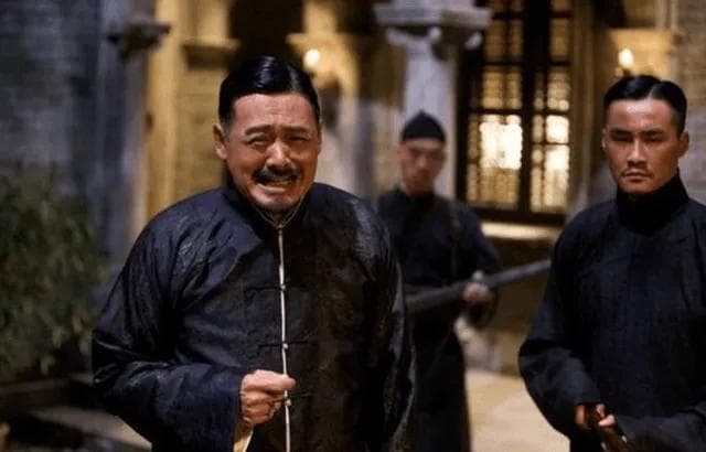 身份与伪装：《让子弹飞》中的角色建构与心理分析