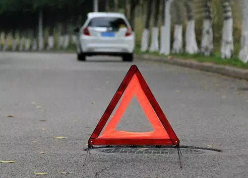 高速公路行车安全知识：牢记“九字警句”，预防高速二次事故