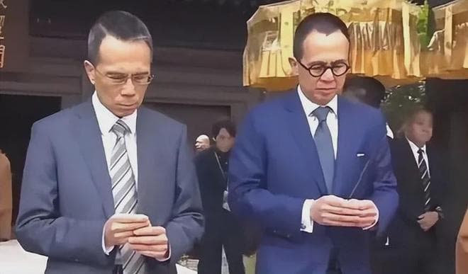 同样都是李嘉诚的儿子，只差两岁的李泽钜和李泽楷，到底有何不同