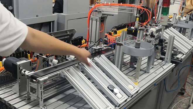 工业触摸一体机+PLC，为什么工厂都在用？这些应用场景才是关键