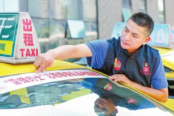 全国人大代表殷其龙：20年零投诉，热心公益解民忧