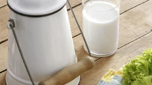生牛乳和牛奶哪个更健康？