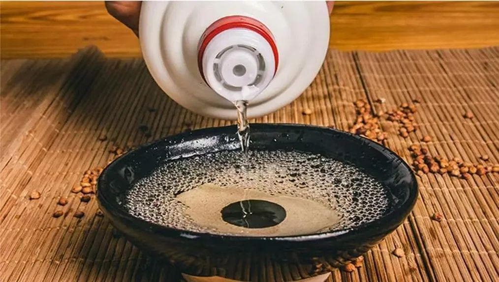 白酒品鉴入门：从望色、闻香到品味的全方位指南