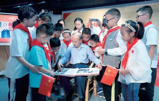 雷锋精神在军队的传承：从“雷锋班”到新时代的“活雷锋”